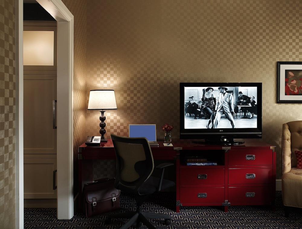 Kimpton Hotel Monaco Baltimore Inner Harbor 70/82