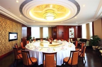 Golden Eagle Summit Hotel 16/24