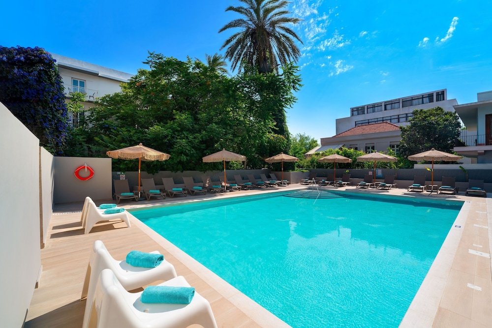 Amphitryon City Hotel 66/72
