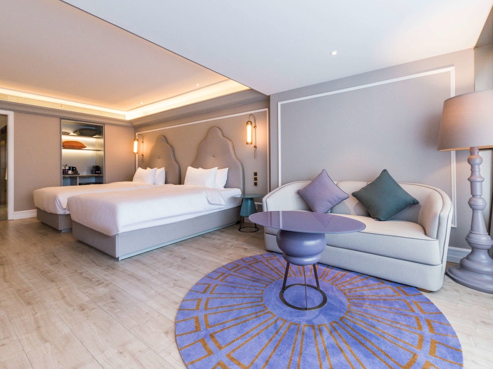 PRIVILEGE, TWIN BEDS