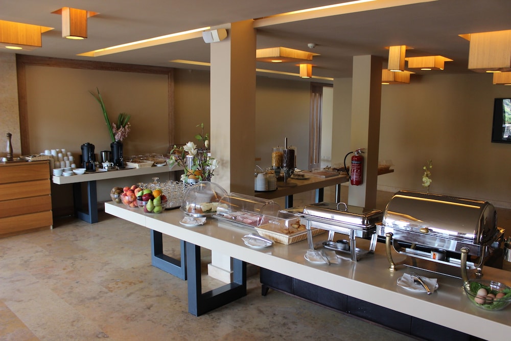 Aegeon Beach Hotel 8/50