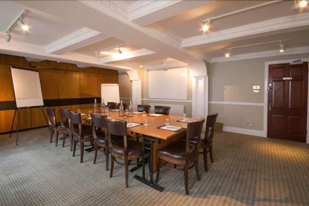 Hatton Court Hotel 43/48