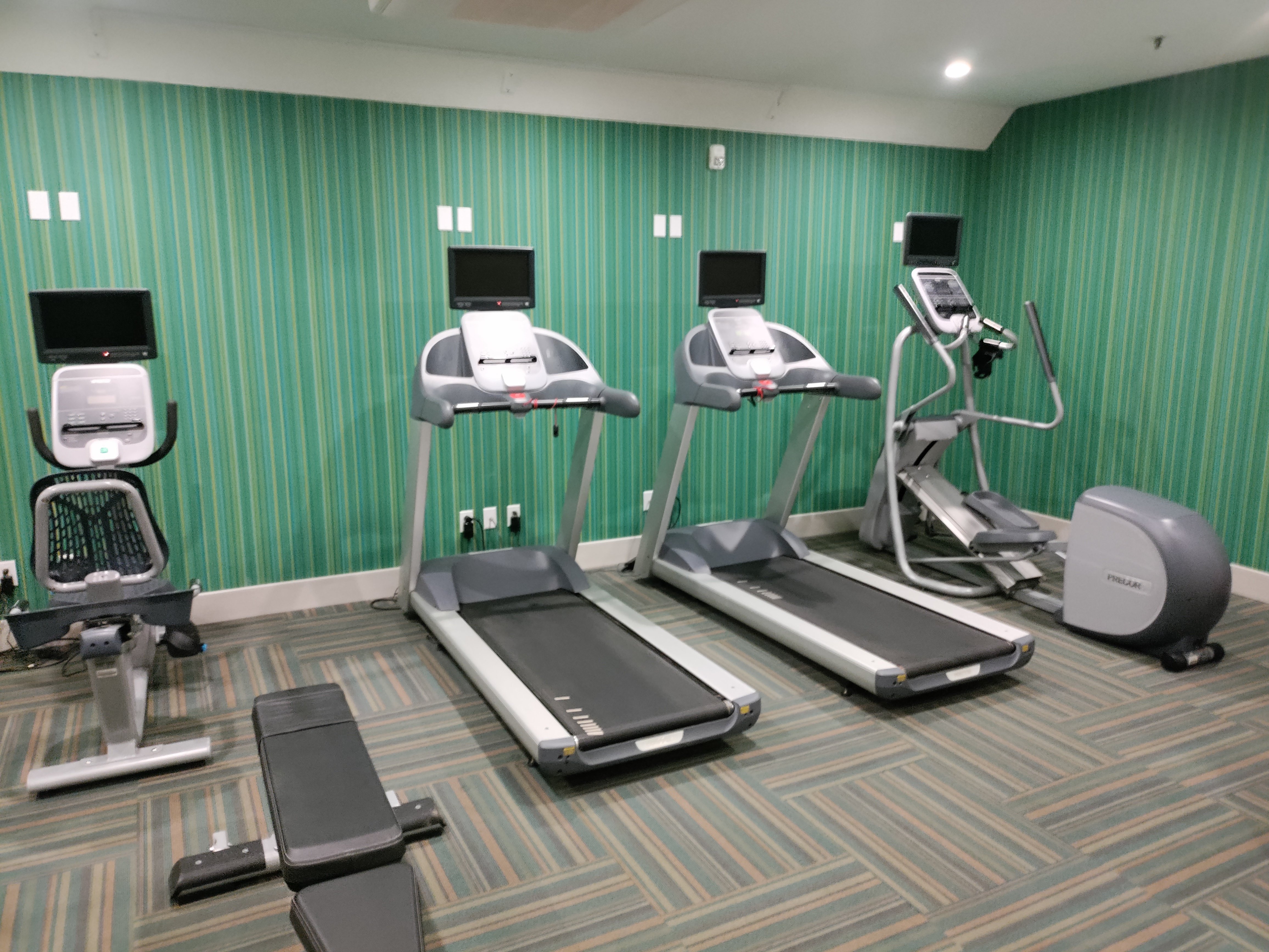 HOLIDAY INN EXPRESS NEWBERG - WINE COUNTRY 33/60