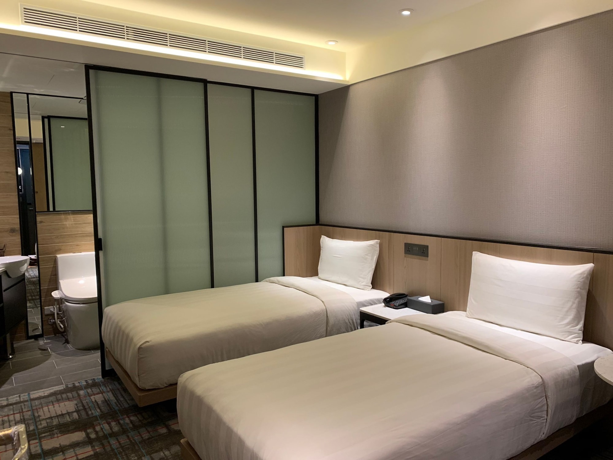 STANDARD TWIN ROOM (NO WINDOW)