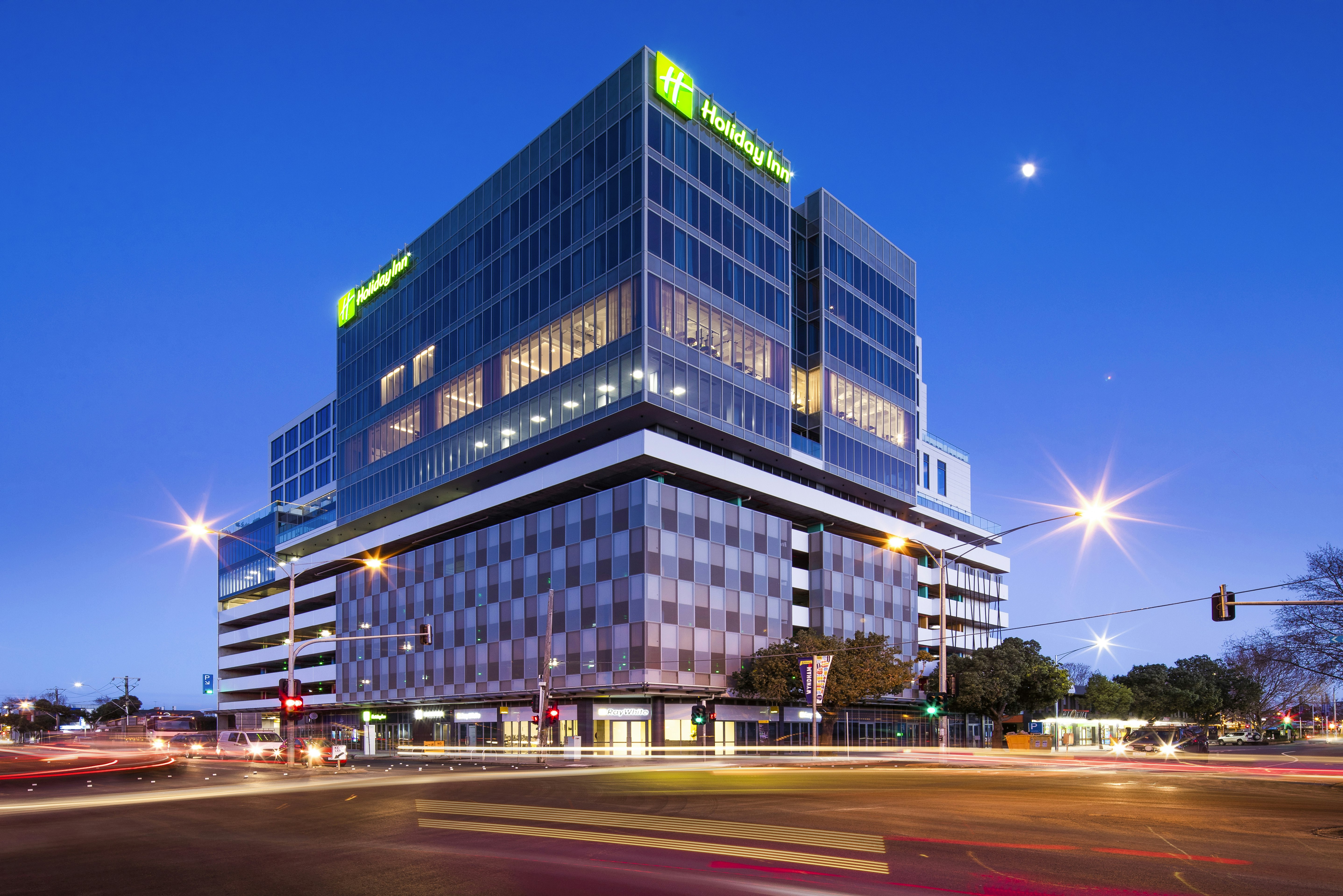 HOLIDAY INN WERRIBEE 3/75