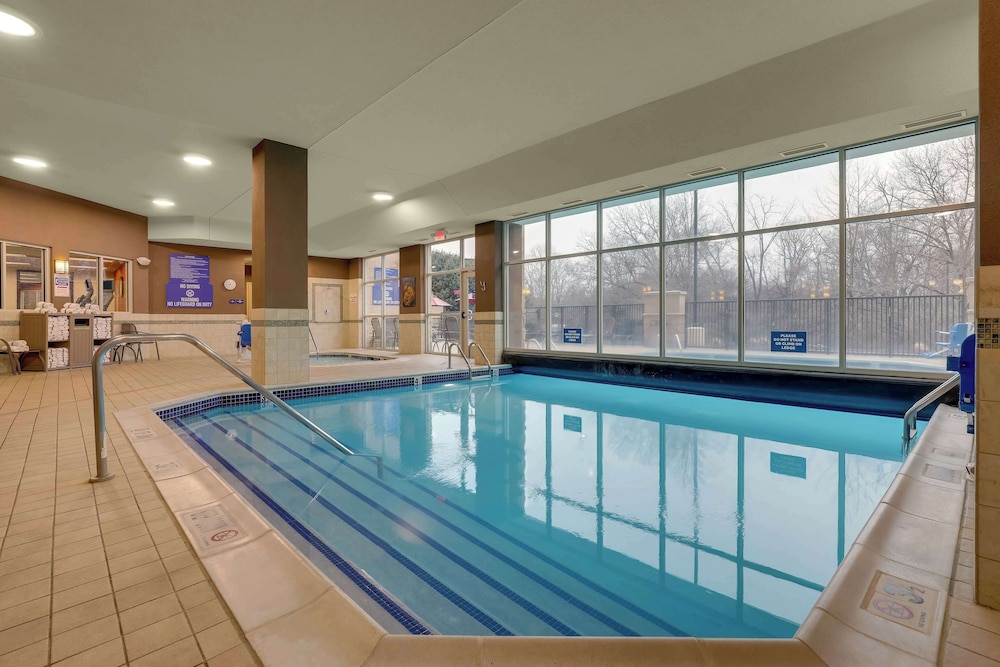 Drury Inn Suites Charlotte Arrowood 26/50