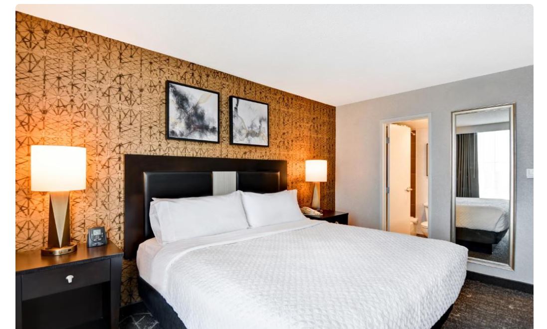 2 ROOMS, SUITE, KING BED, SOFA, CORNER