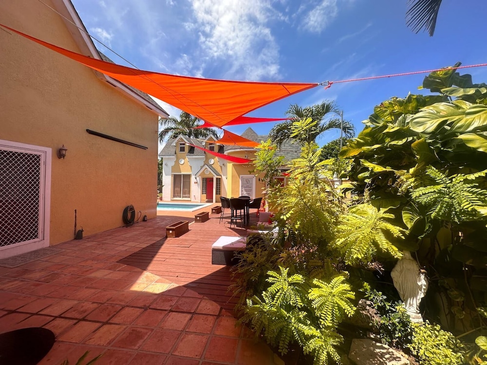 Brownstone Marlin Drive 40/50
