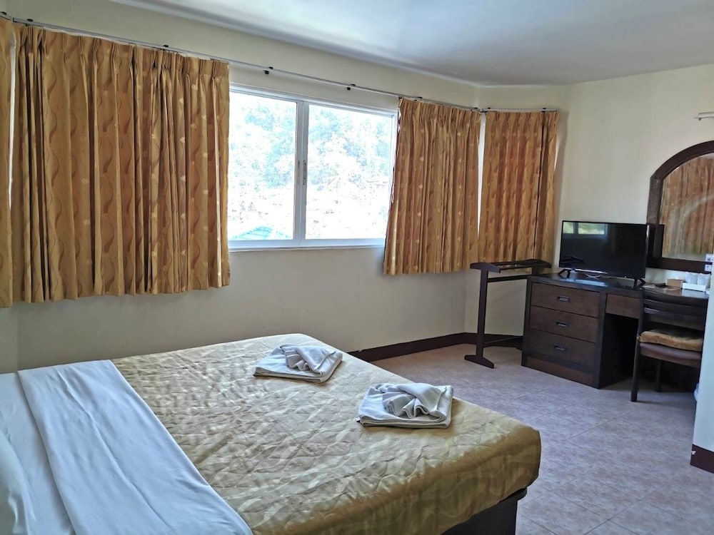 Kata Place Hotel 5/50