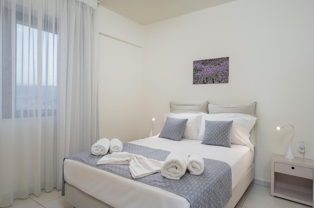 3 BEDROOMS, APARTMENT