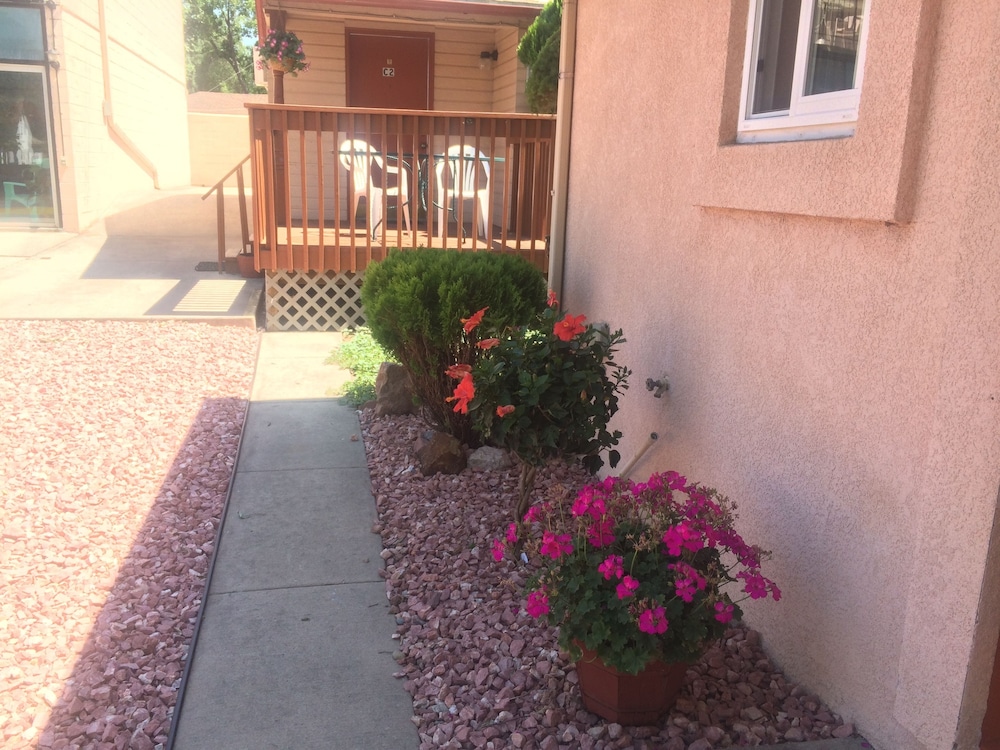 Garden Of The Gods Motel 58/58