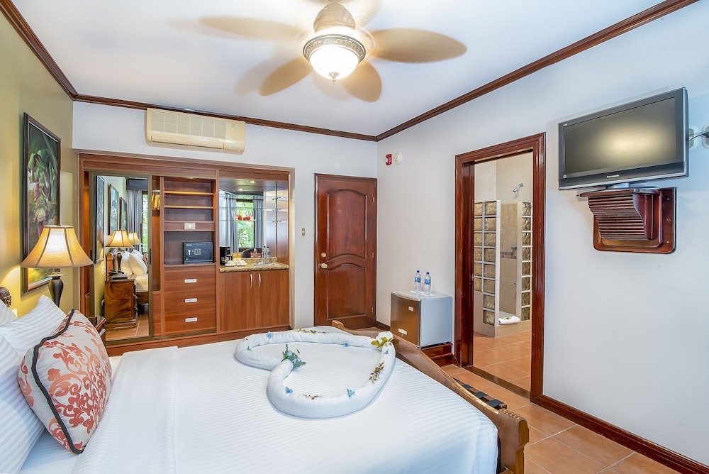 Hotel Casa Roland Golfito (ex Casa Roland Marina Resort) 56/72