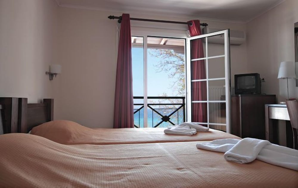 Morfeas Hotel 10/50