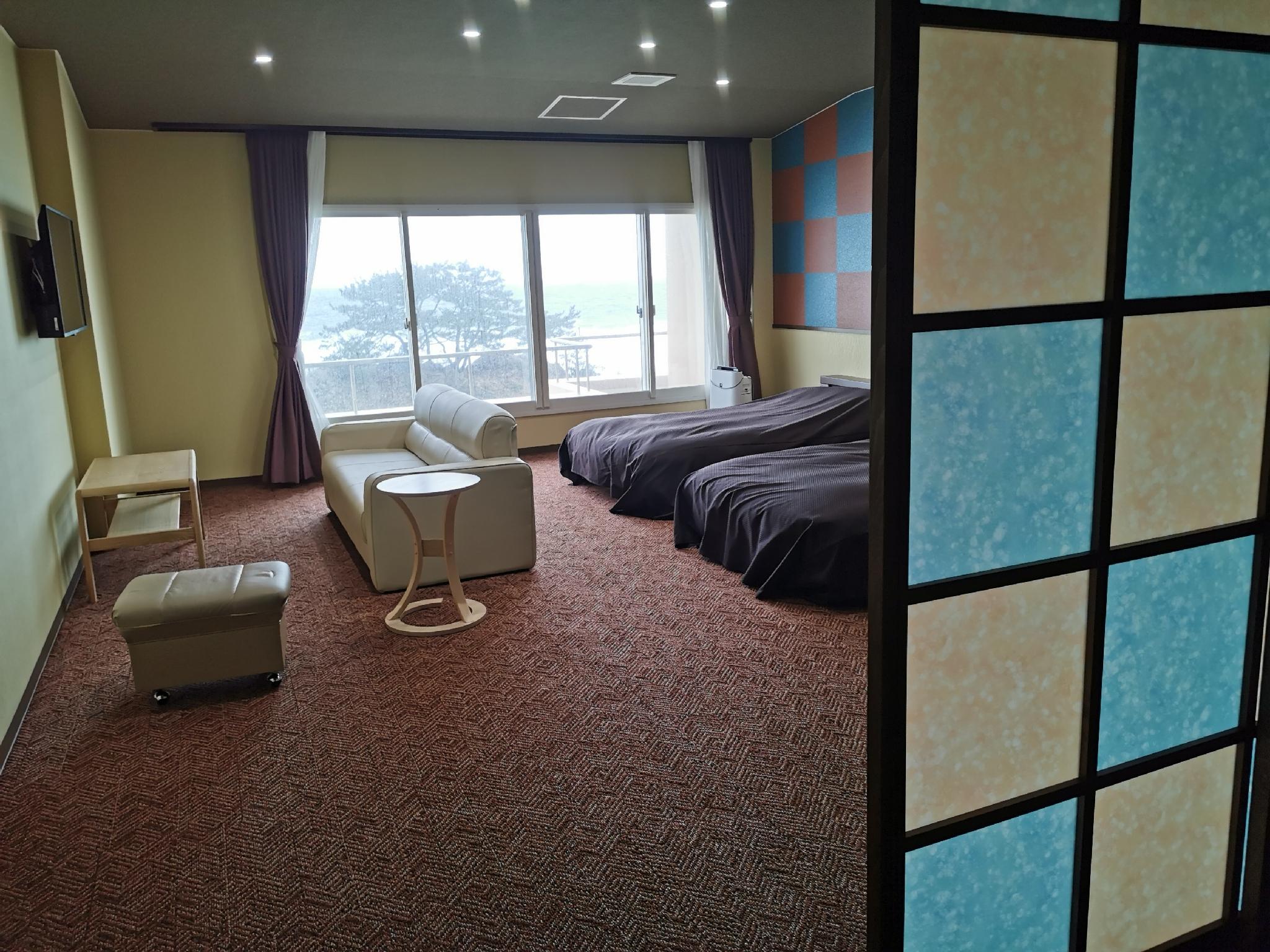 Semi Room, Western, 3 Beds, Ocean View