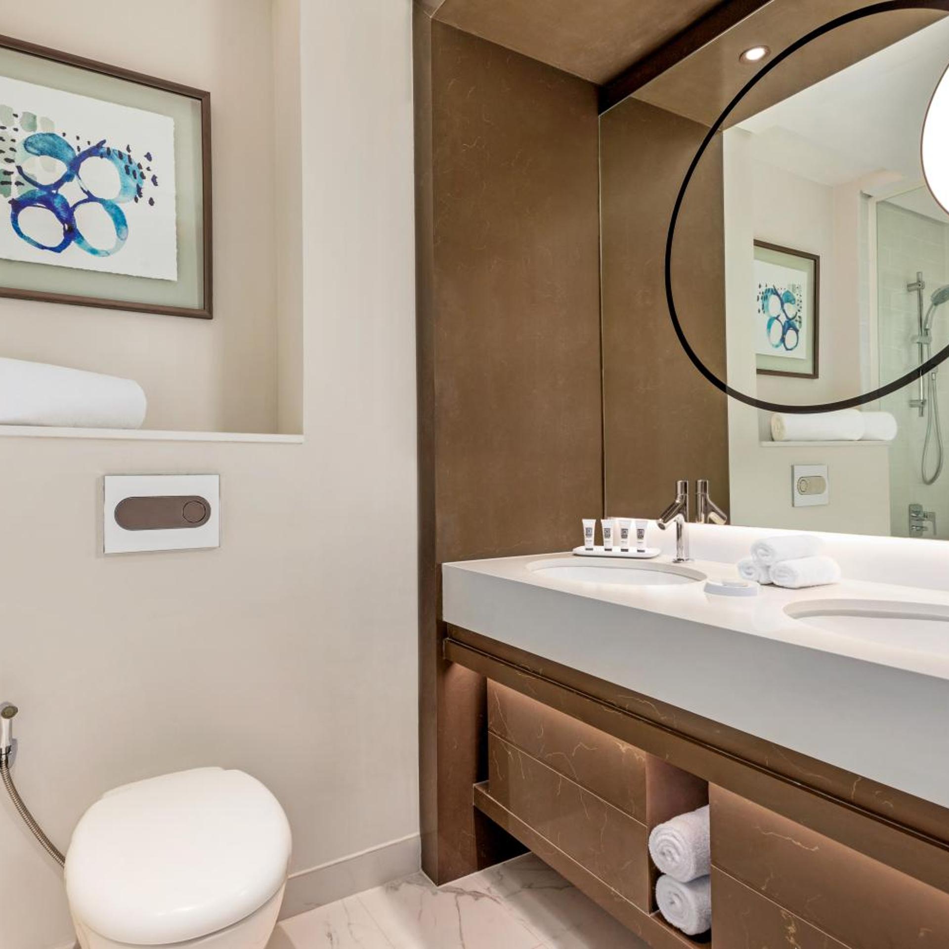 Deluxe, King Bed, Park View, Novotel Dubai Gold District 5/9