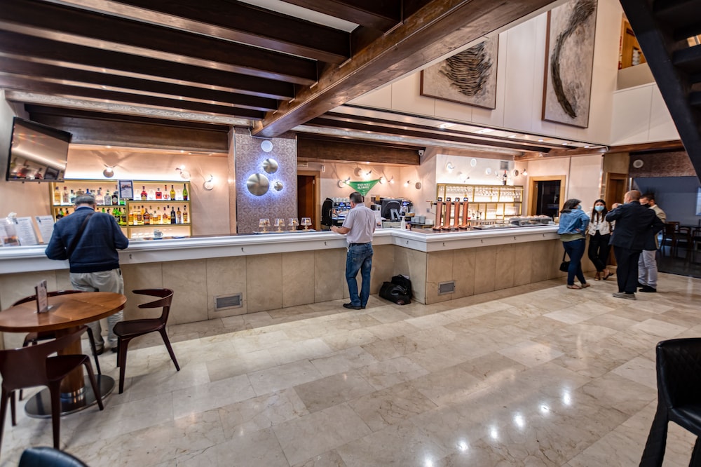 Hotel Castilla Vieja 3/33