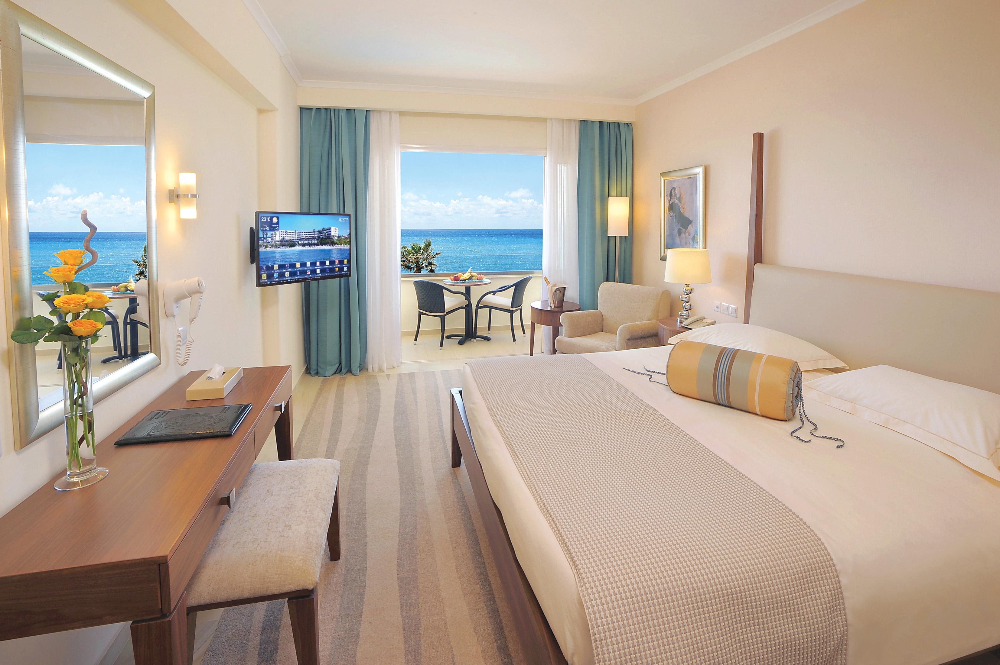 Deluxe, Double Bed, Lateral Side Sea View