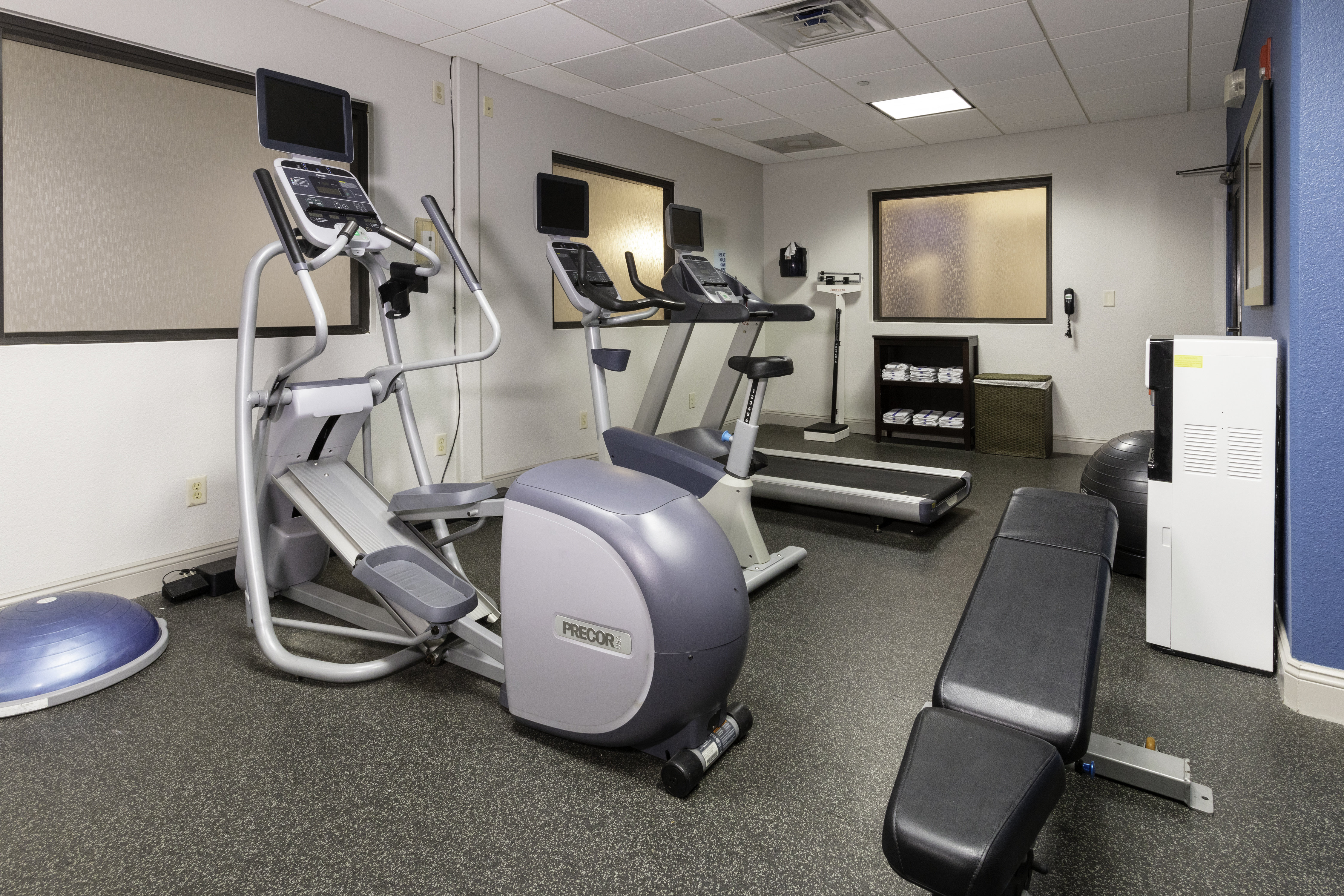 Holiday Inn Express Suites Jacksonville Airport 37/63