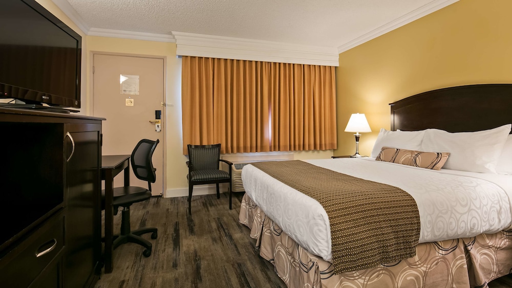 Best Western Plus Burnaby Hotel 33/76