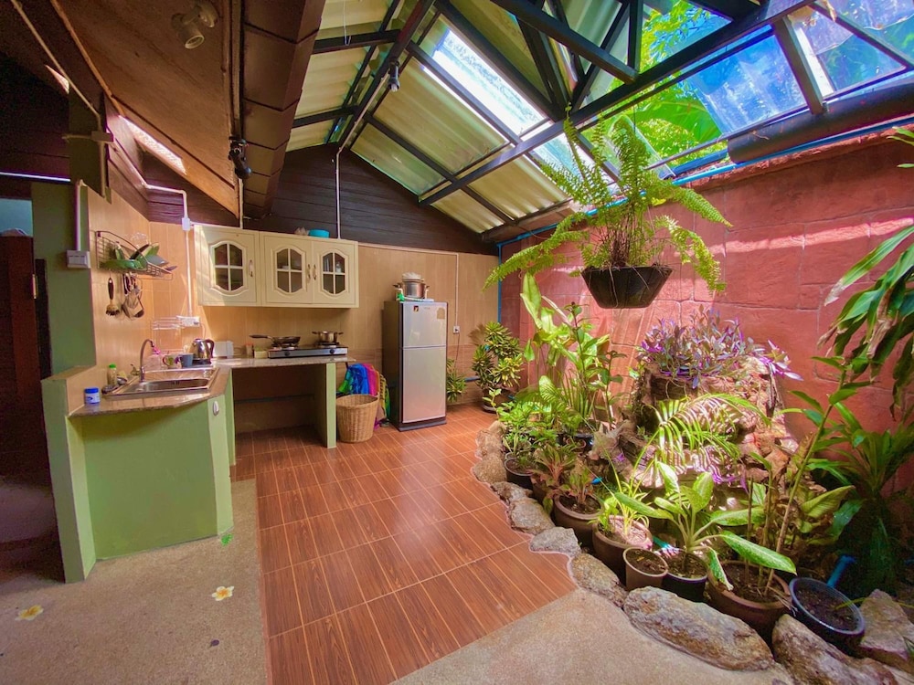 GARDEN, TRADITIONAL
