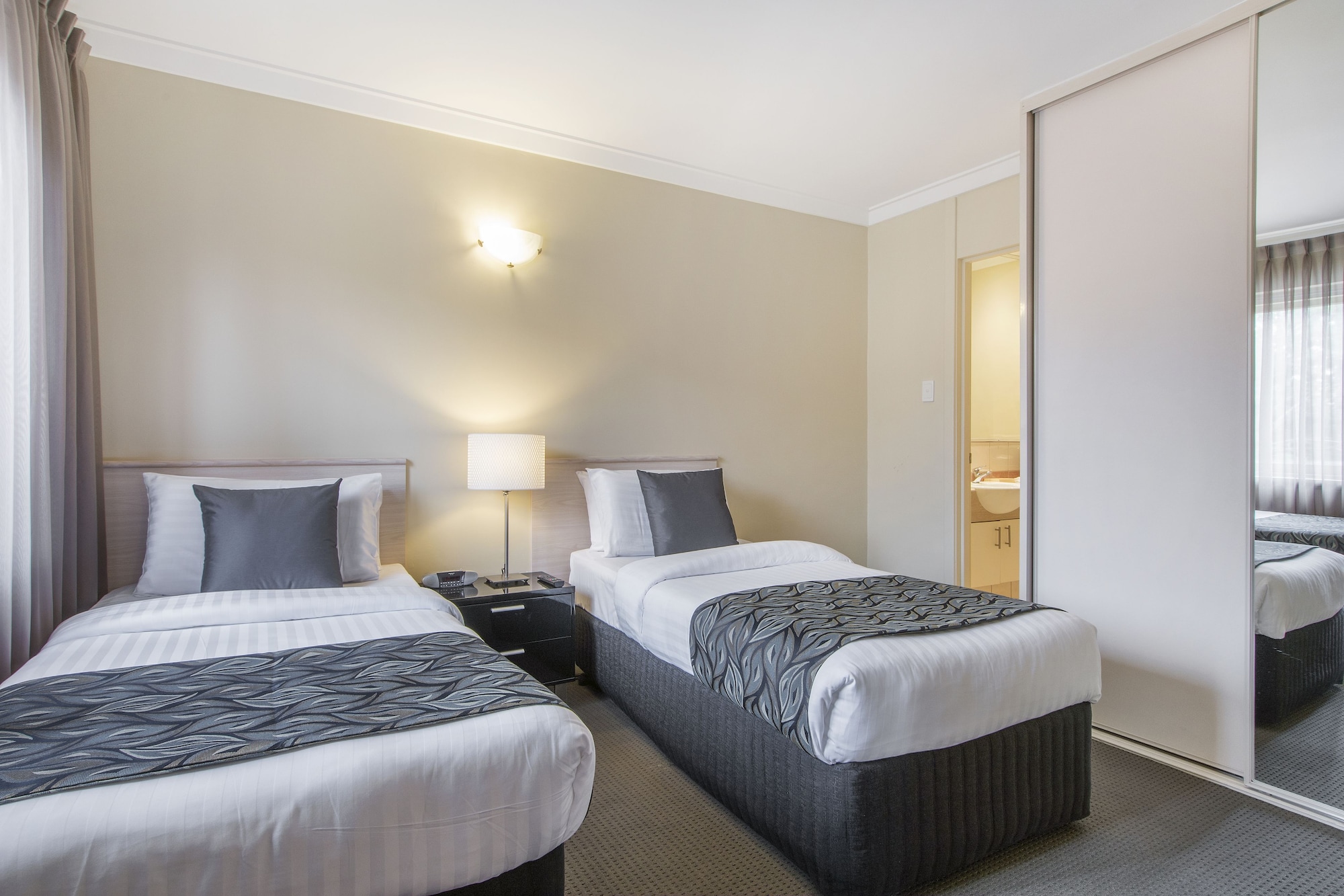 CLASSIC, SUITE, TWIN BEDS