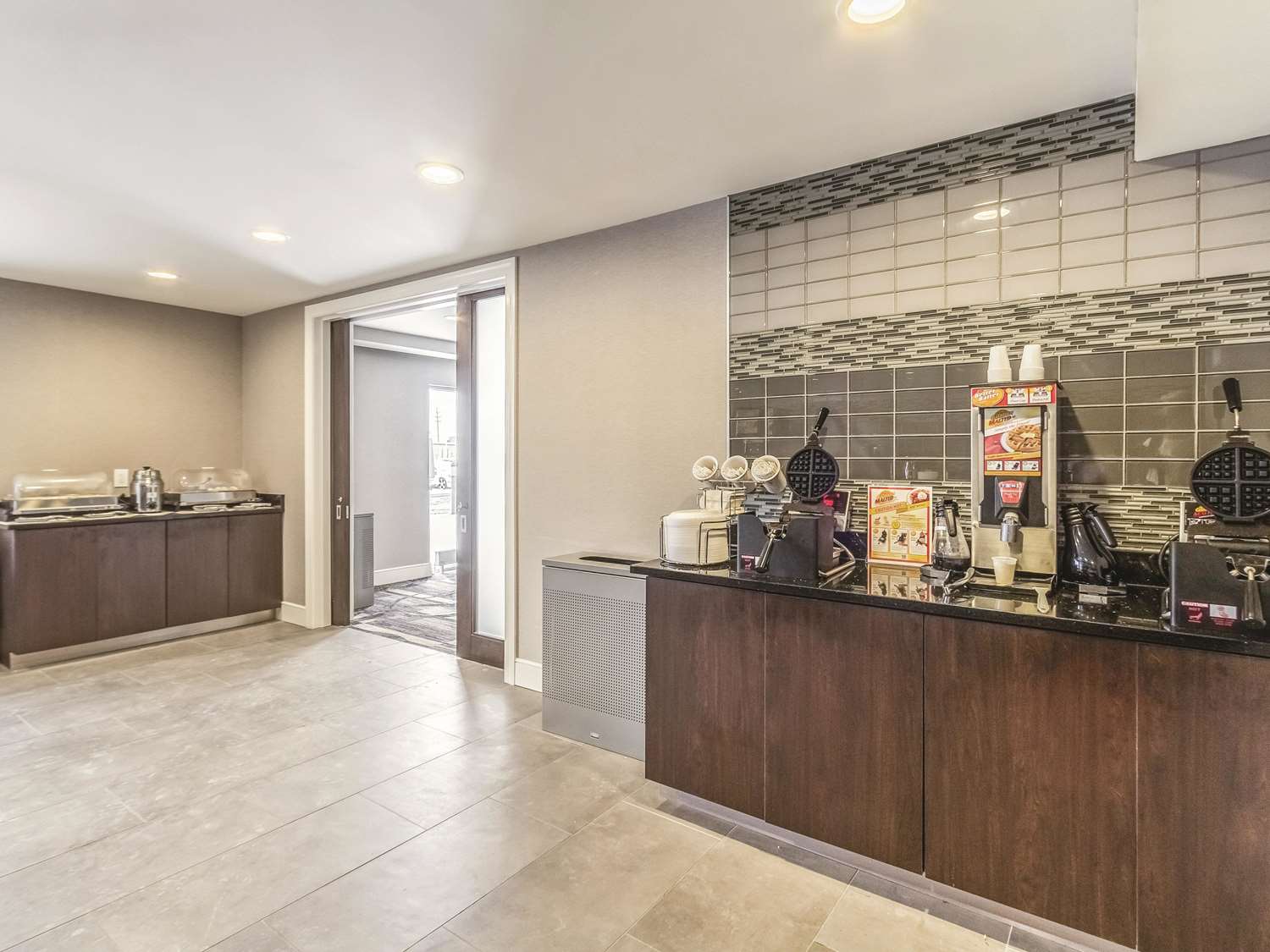 La Quinta Inn & Suites by Wyndham Cleveland - Airport North 4/44