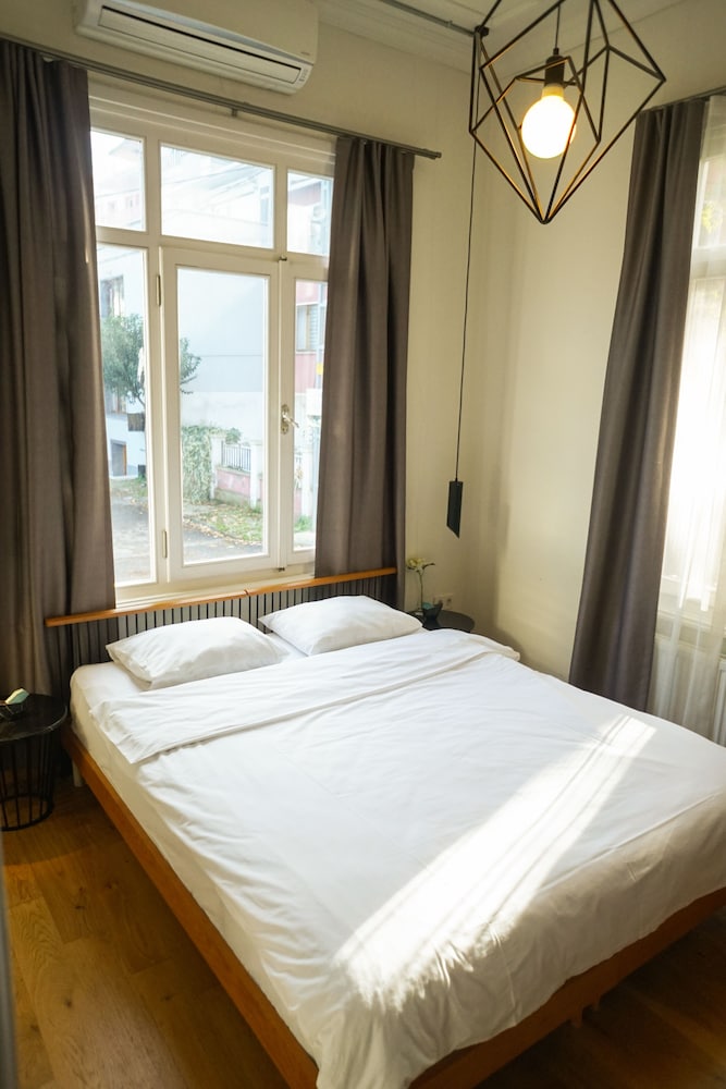 DELUXE, DOUBLE BED