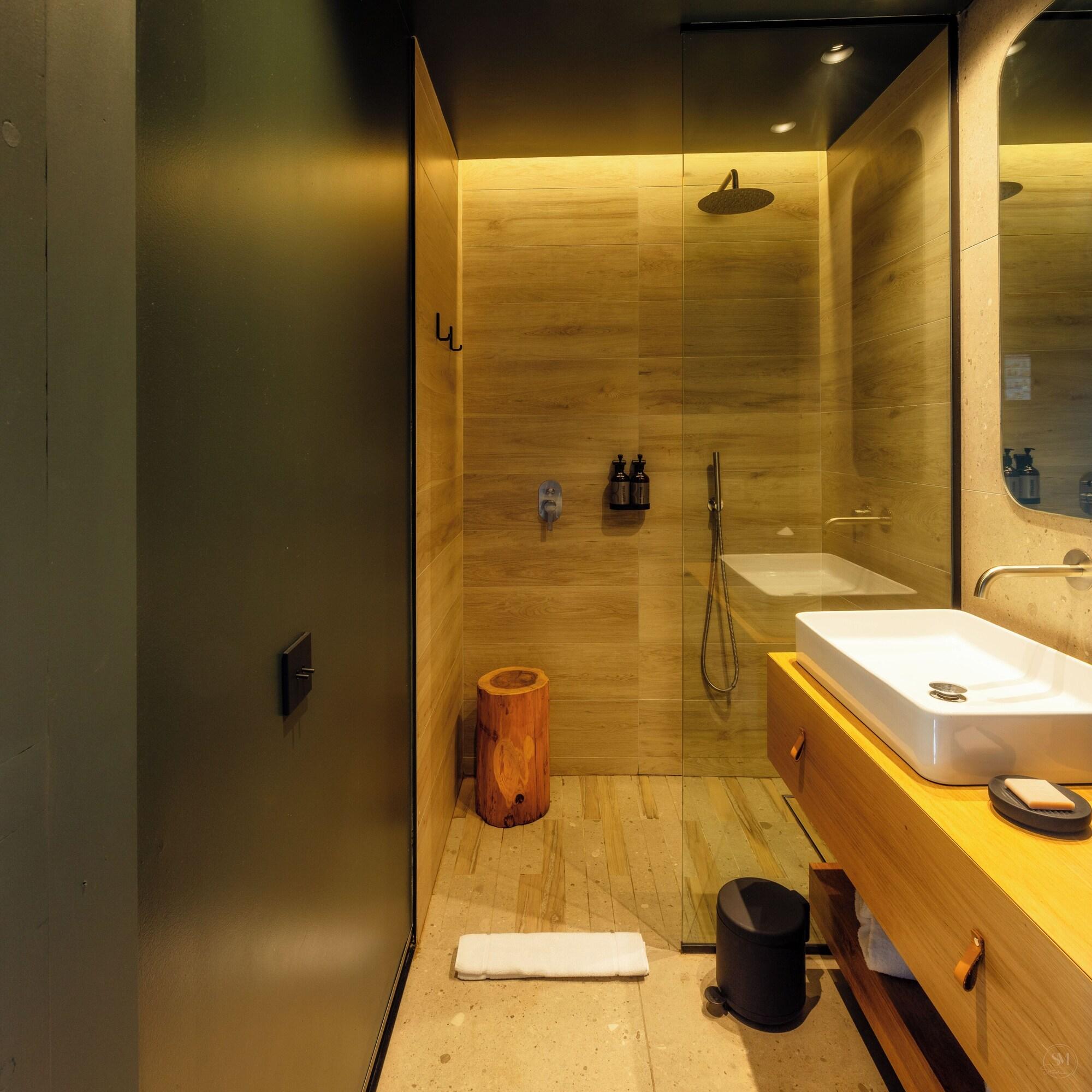 Wood Hotel & Spa 50/50