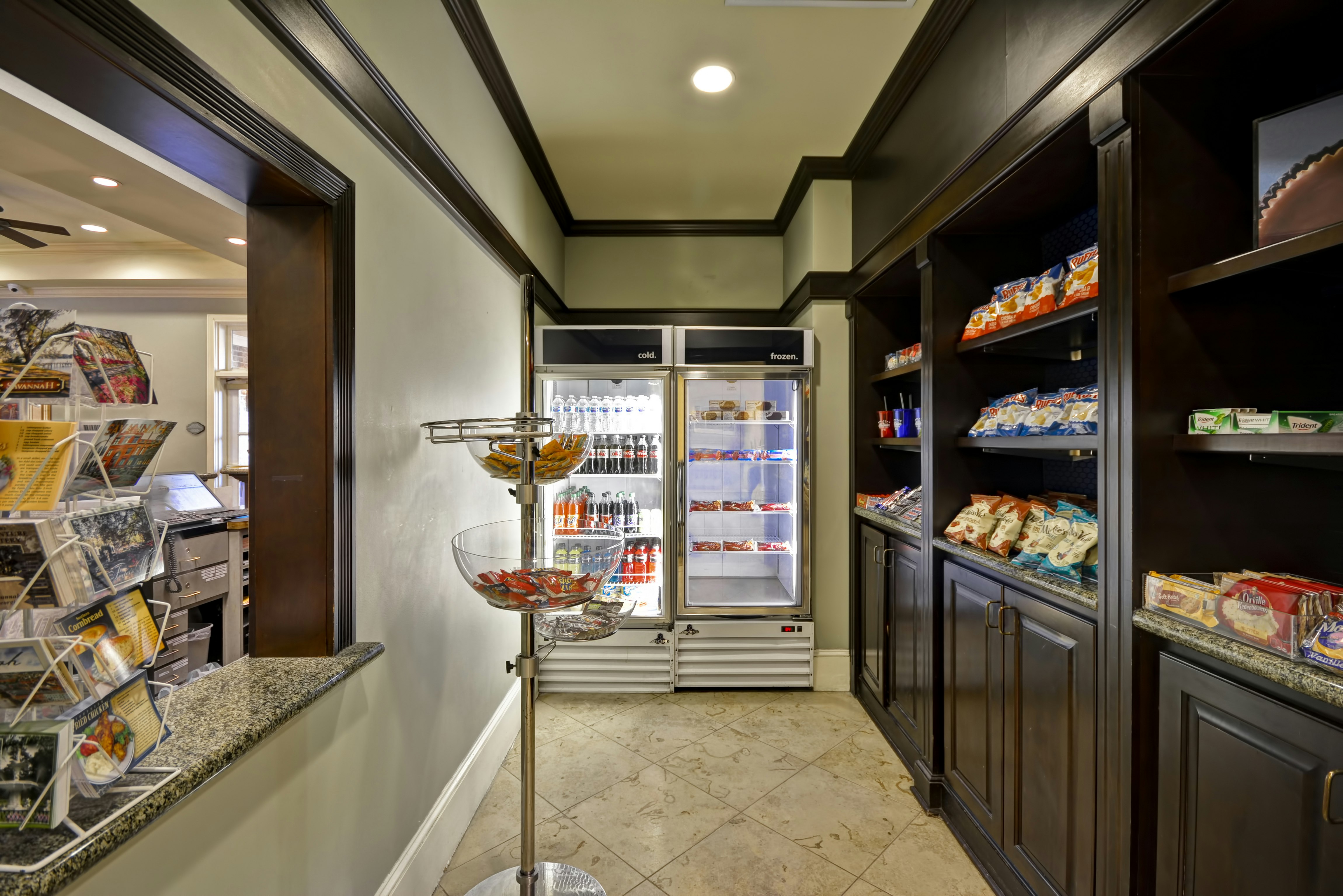 Hampton Inn and Suites Savannah Historic District 11/77