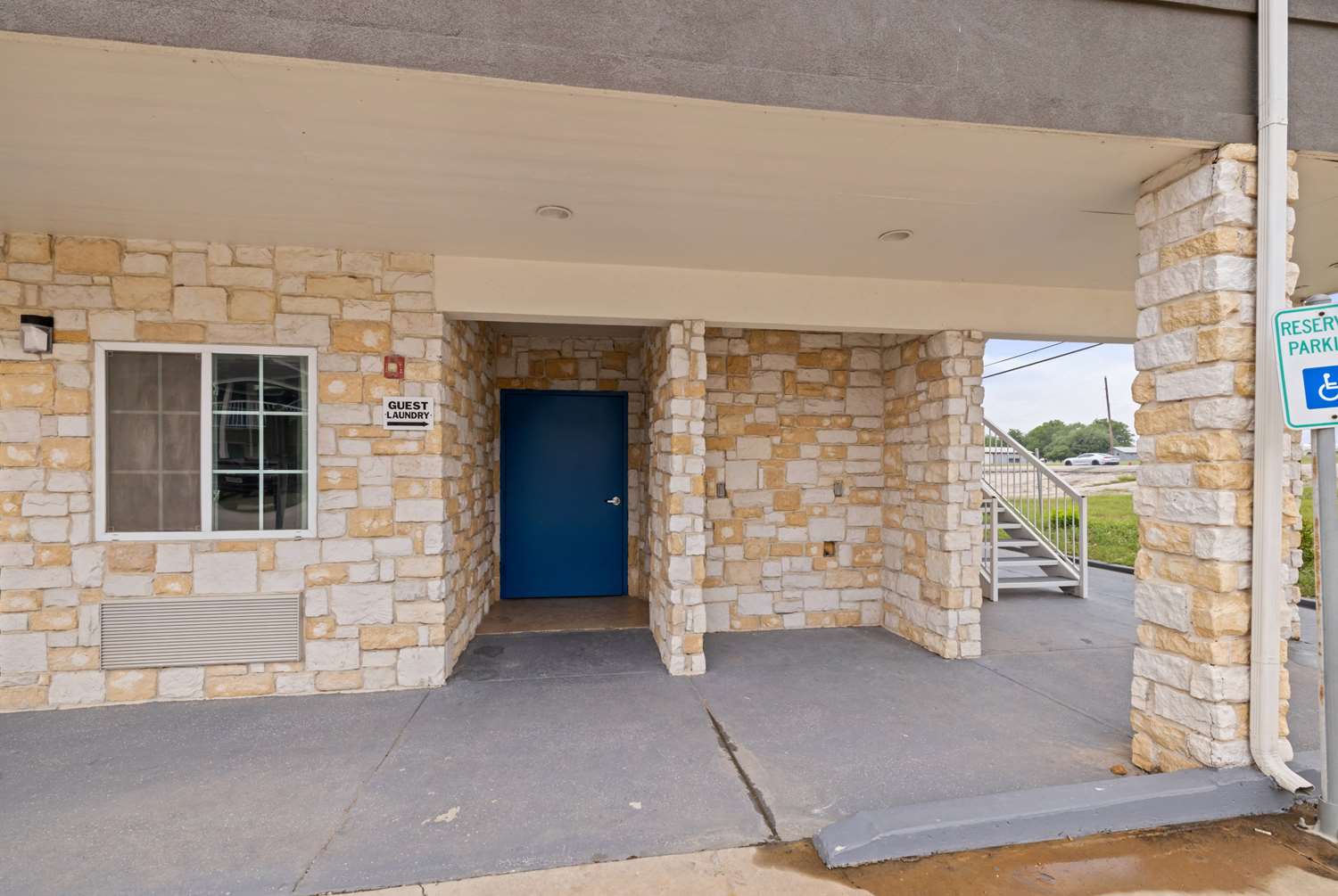 Days Inn by Wyndham Kenedy/Karnes City 21/23