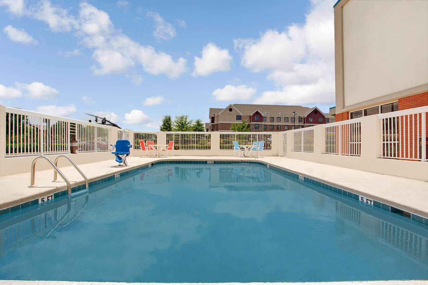 Days Inn Suites By Wyndham Ridgeland 19/32