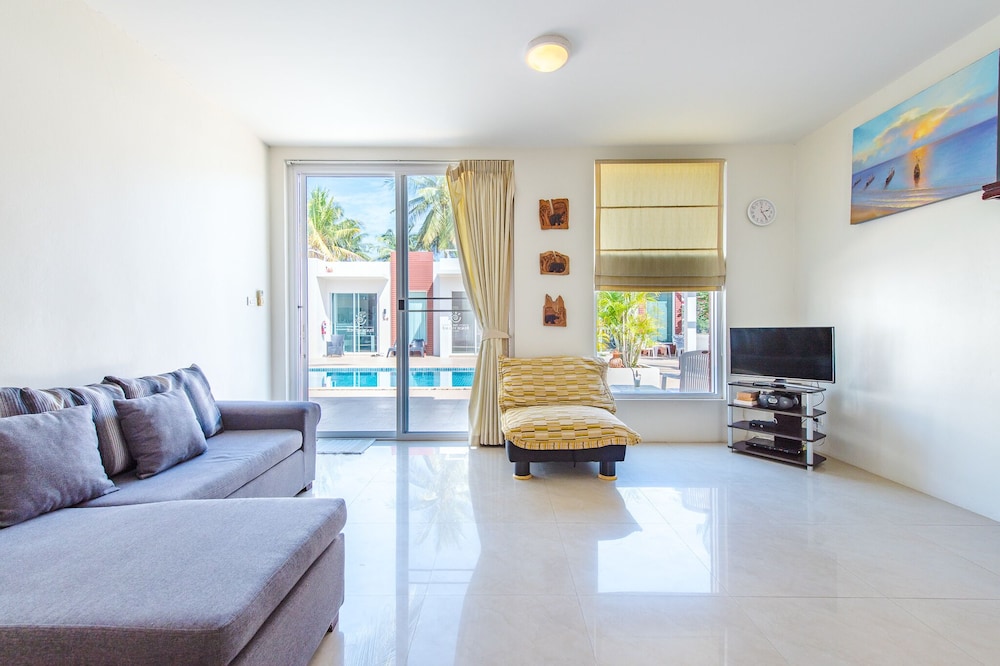 1 Bedroom, Suite, King Bed, No Window, with Pool, Terrace