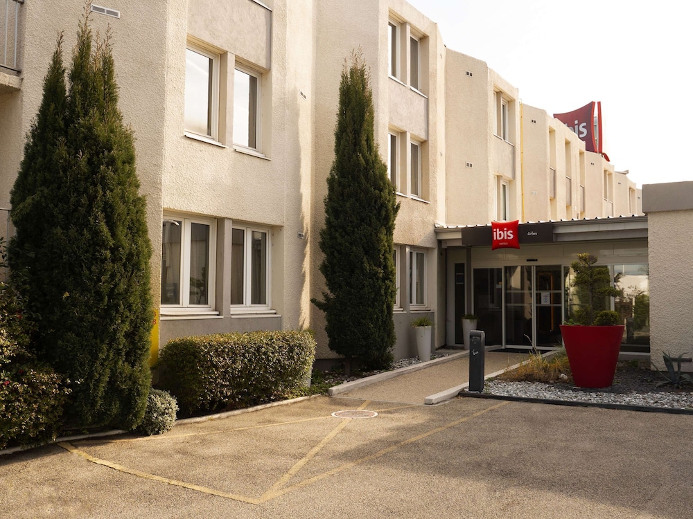Ibis Arles 56/65
