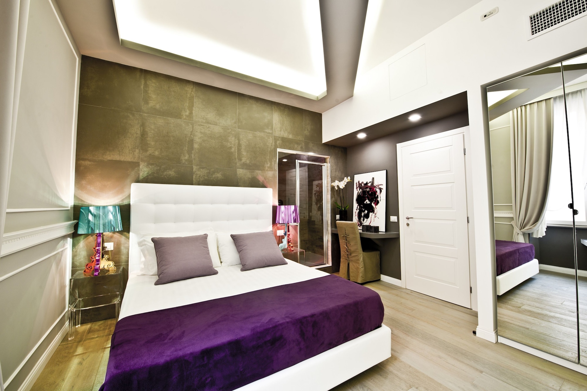 EXECUTIVE, SUITE