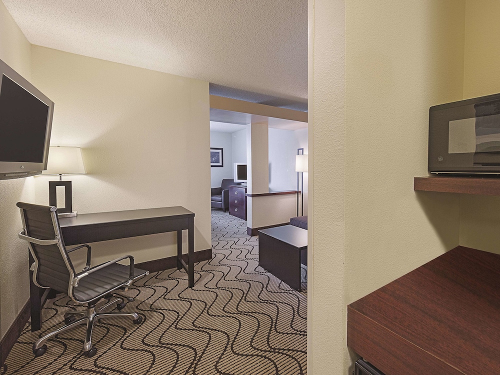 La Quinta Inn & Suites by Wyndham Central Point - Medford 38/48