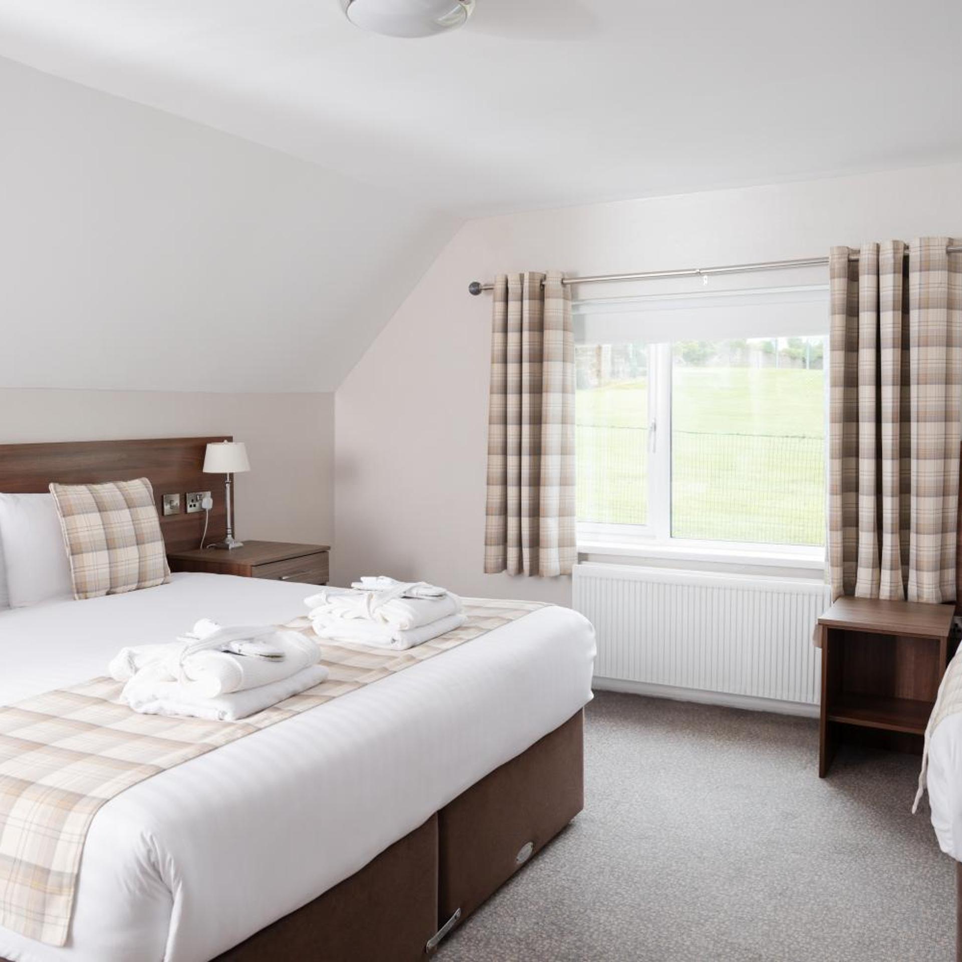5 Bedrooms, House
