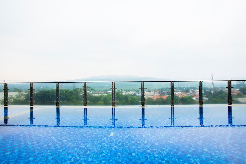 Bigland Sentul Hotel and Convention (ex Olympic Renotel Sentul) 48/50