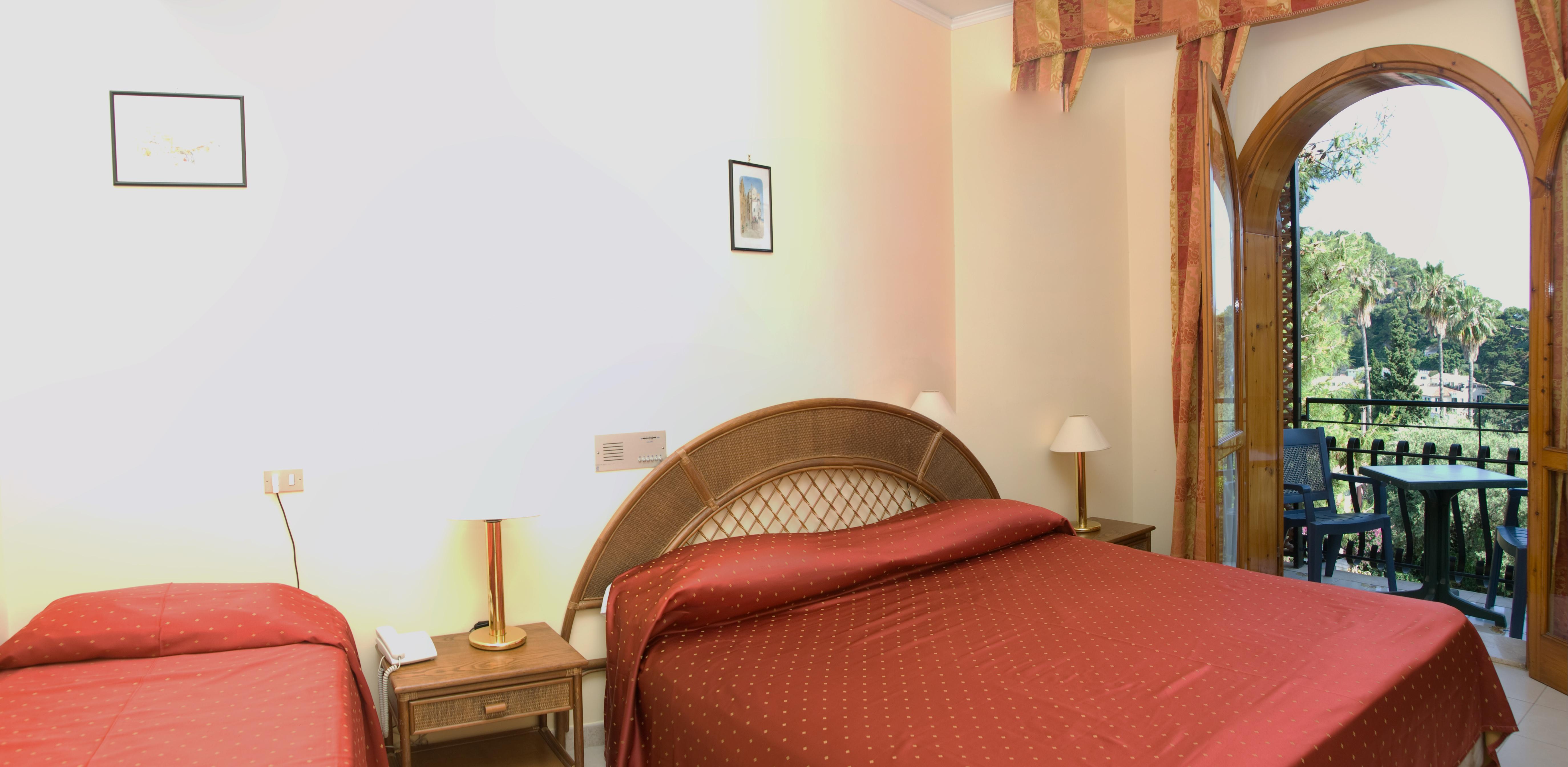 Standard, Double Bed, Side Sea View, Balcony or Terrace