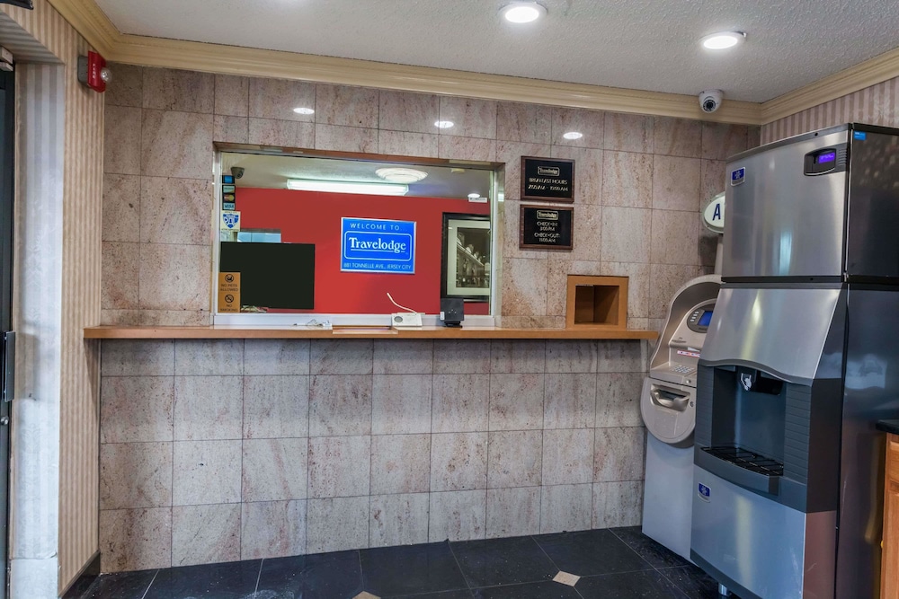 Travelodge by Wyndham Jersey City 3/22