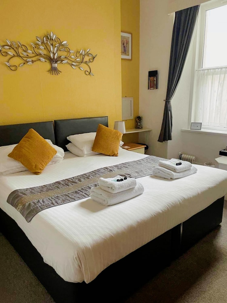 Room, Double or Twin Bed