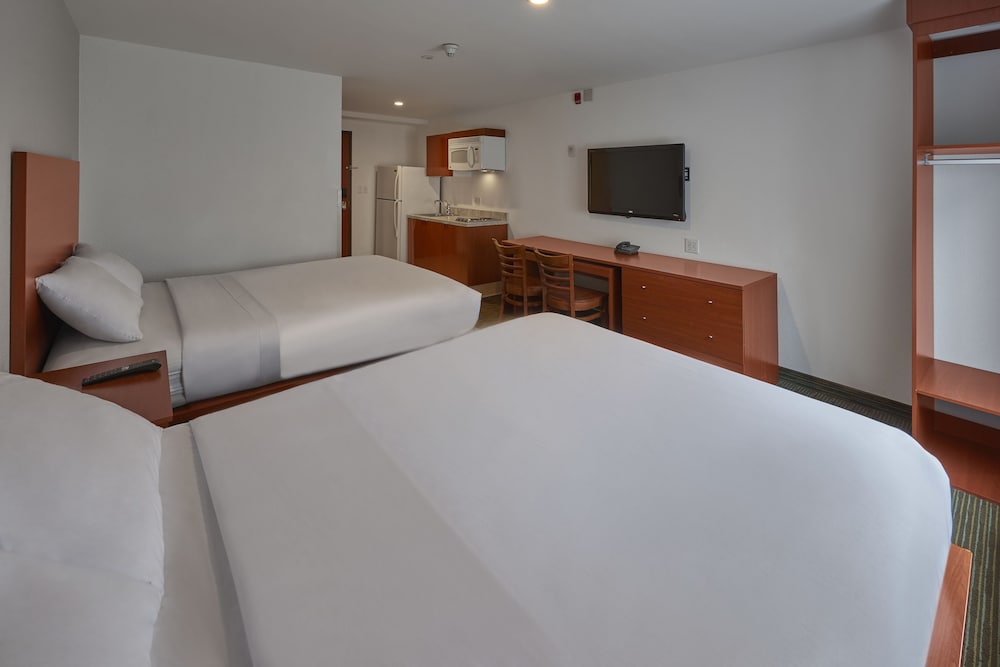 Extended Suites Monterrey Aeropuerto 23/56