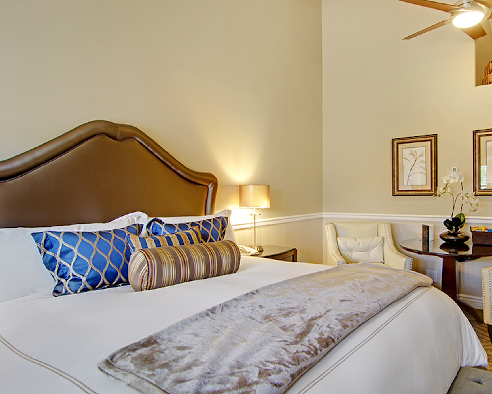 Carriage House Inn 10/35