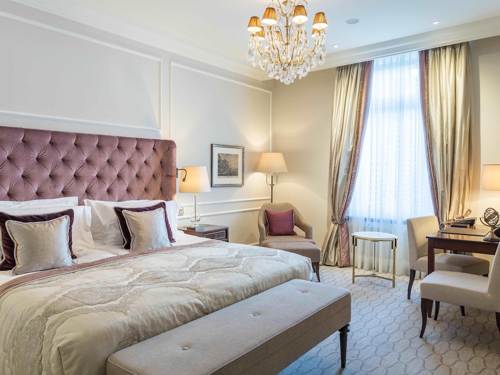 DELUXE, KING BED, GARDEN VIEW