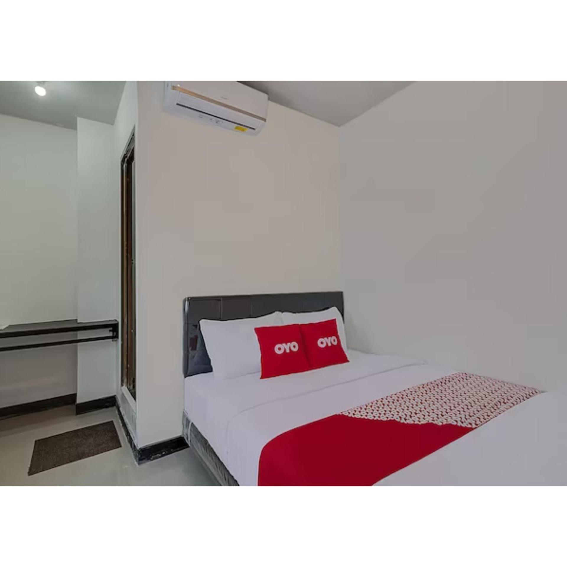 OYO 3198 Sukomanunggal Inn 10/49