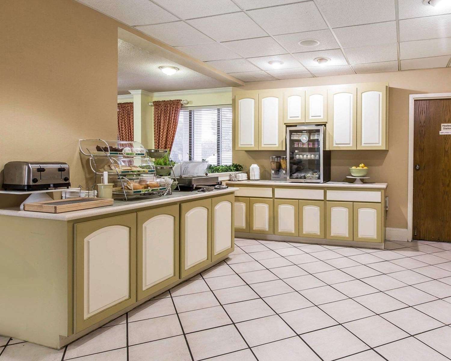 Quality Inn At the Mall - Valdosta 11/40