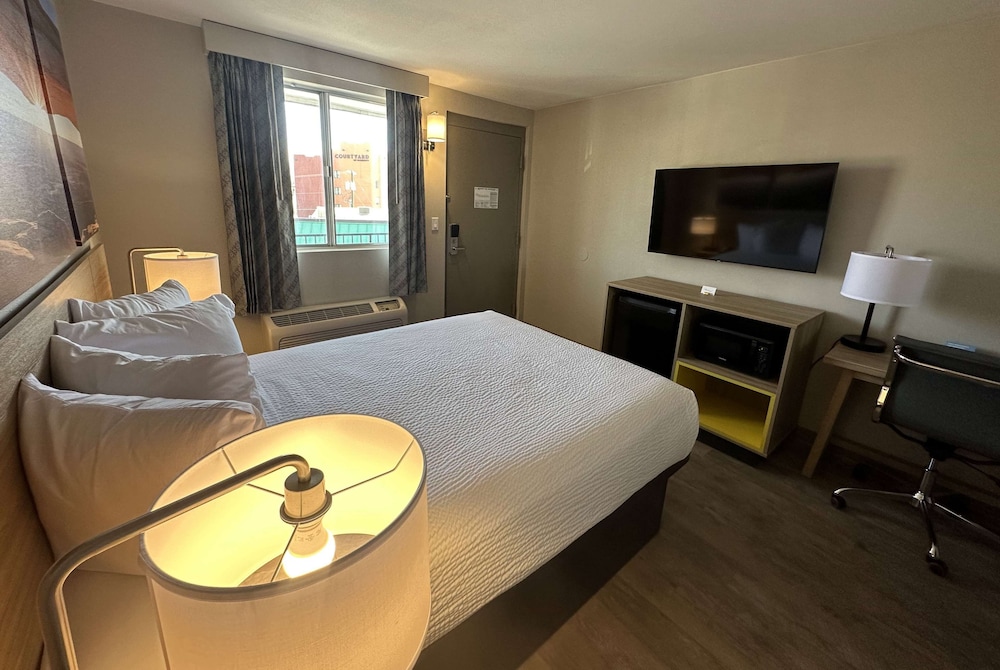 Days Inn by Wyndham Farmington NM 37/59