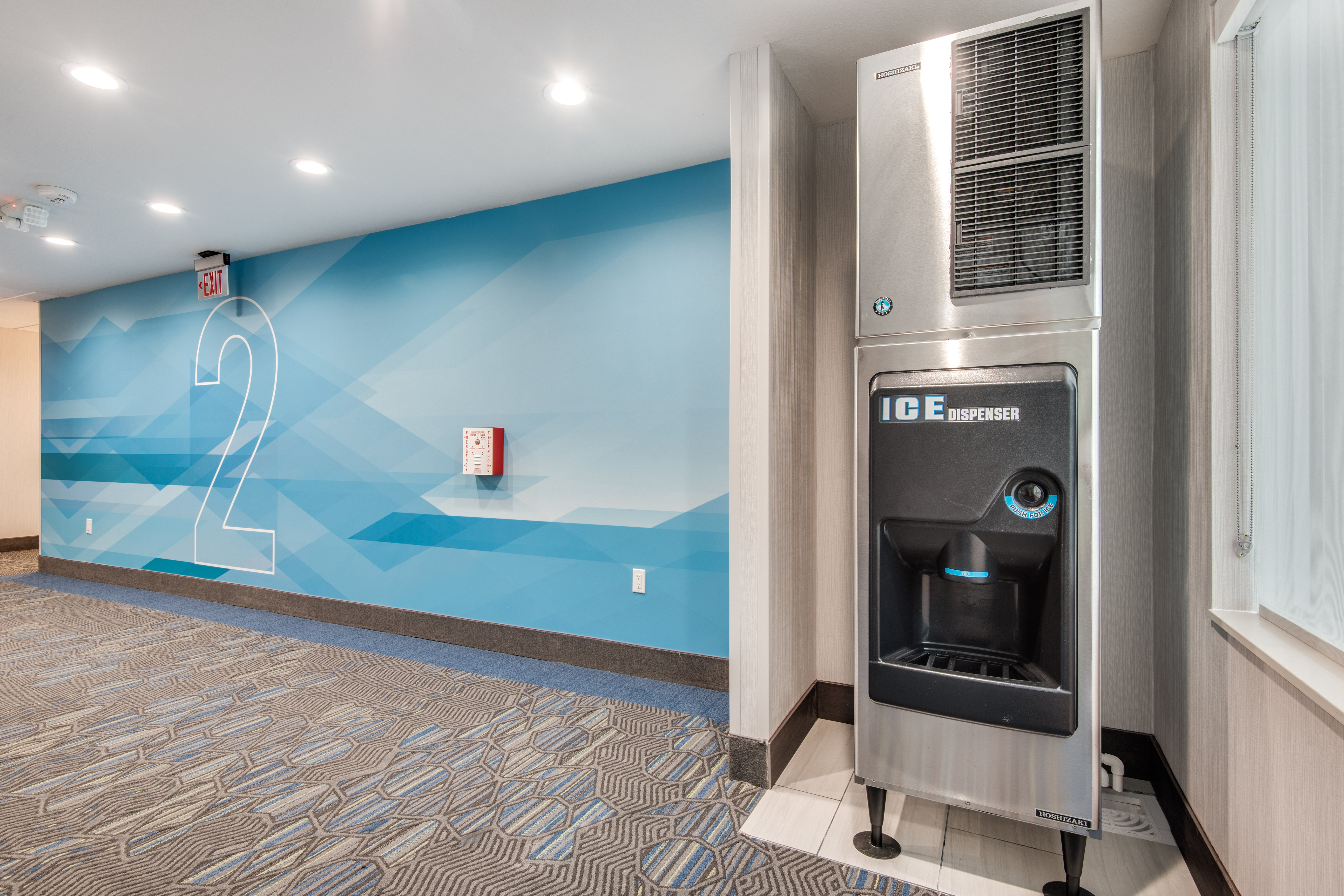 Holiday Inn Express And Suites Dallas North Addison 33/64