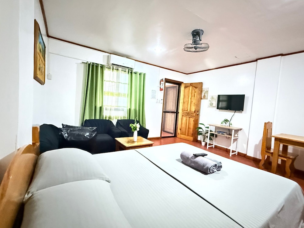 Badladz Staycation Condos Puerto Galera 11/50