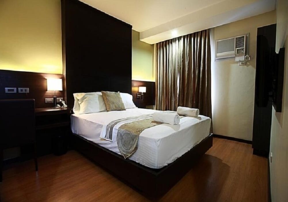 Lorenzzo Suites Hotel 11/24