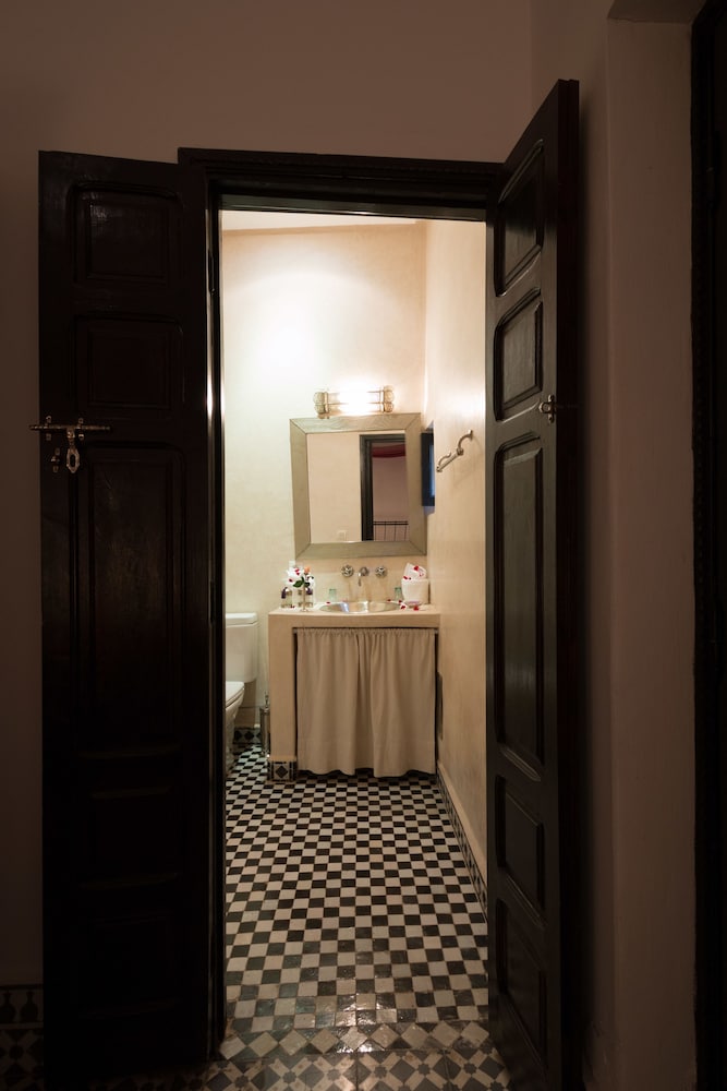 Riad Lhena 5/45